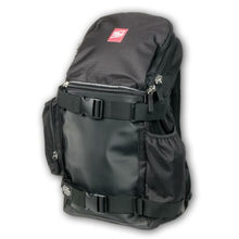 Lade das Bild in den Galerie-Viewer, MOB Skateboards Special: Backpack Trouble & Gym Sac