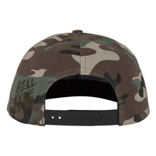 Lade das Bild in den Galerie-Viewer, Santa Cruz x Stranger Things Hellfire Club Snapback camo
