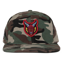 Lade das Bild in den Galerie-Viewer, Santa Cruz x Stranger Things Hellfire Club Snapback camo
