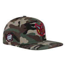 Lade das Bild in den Galerie-Viewer, Santa Cruz x Stranger Things Hellfire Club Snapback camo
