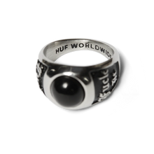 Lade das Bild in den Galerie-Viewer, Huf Onyx Signet Ring silver 9
