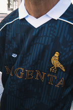 Lade das Bild in den Galerie-Viewer, Magenta Tati FC Jersey Gr. L
