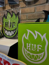 Lade das Bild in den Galerie-Viewer, Huf x Spitfire Bighead Clock
